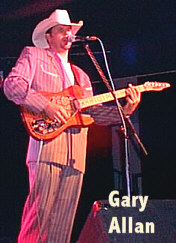 Gary Allan plays his Tomkins Guitar