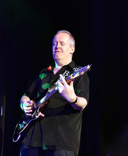 BOB HOWE