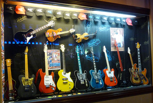 The actual Showcase outside Blazes...